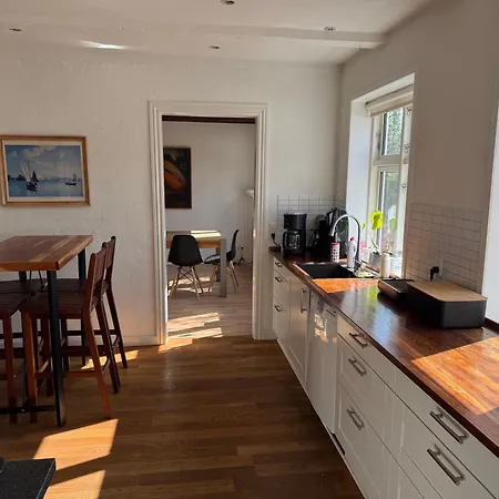 Hus Ved Apartament *