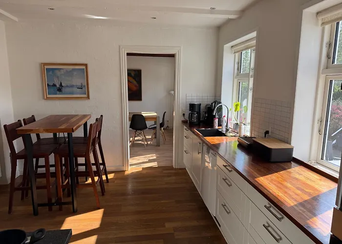 Hus Ved Apartament *